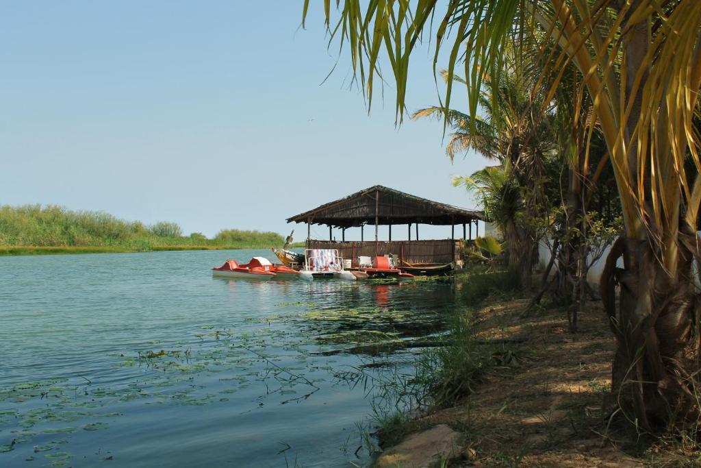Lampsar Lodge Ndiongo Bagian luar foto